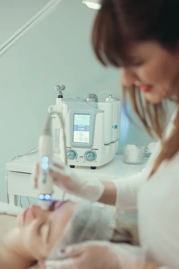 HydraFacial Signature Hydro di Swiss Glow Serpong